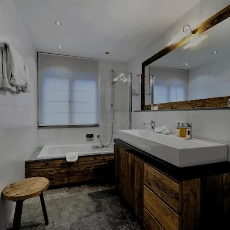 Maison Renee *